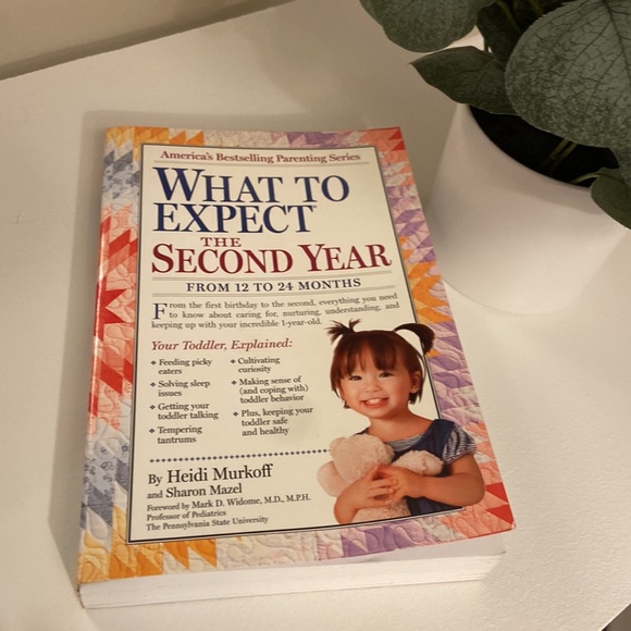 What to Expect the Second Year by Heidi Murkoff book - Picture 3 of 4